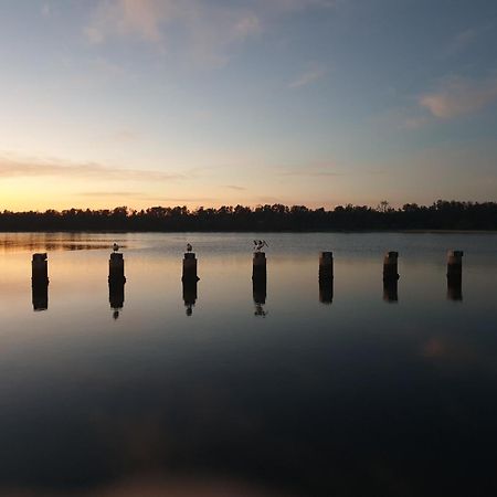 Bamboo Motor Inn Lakes Entrance Bagian luar foto