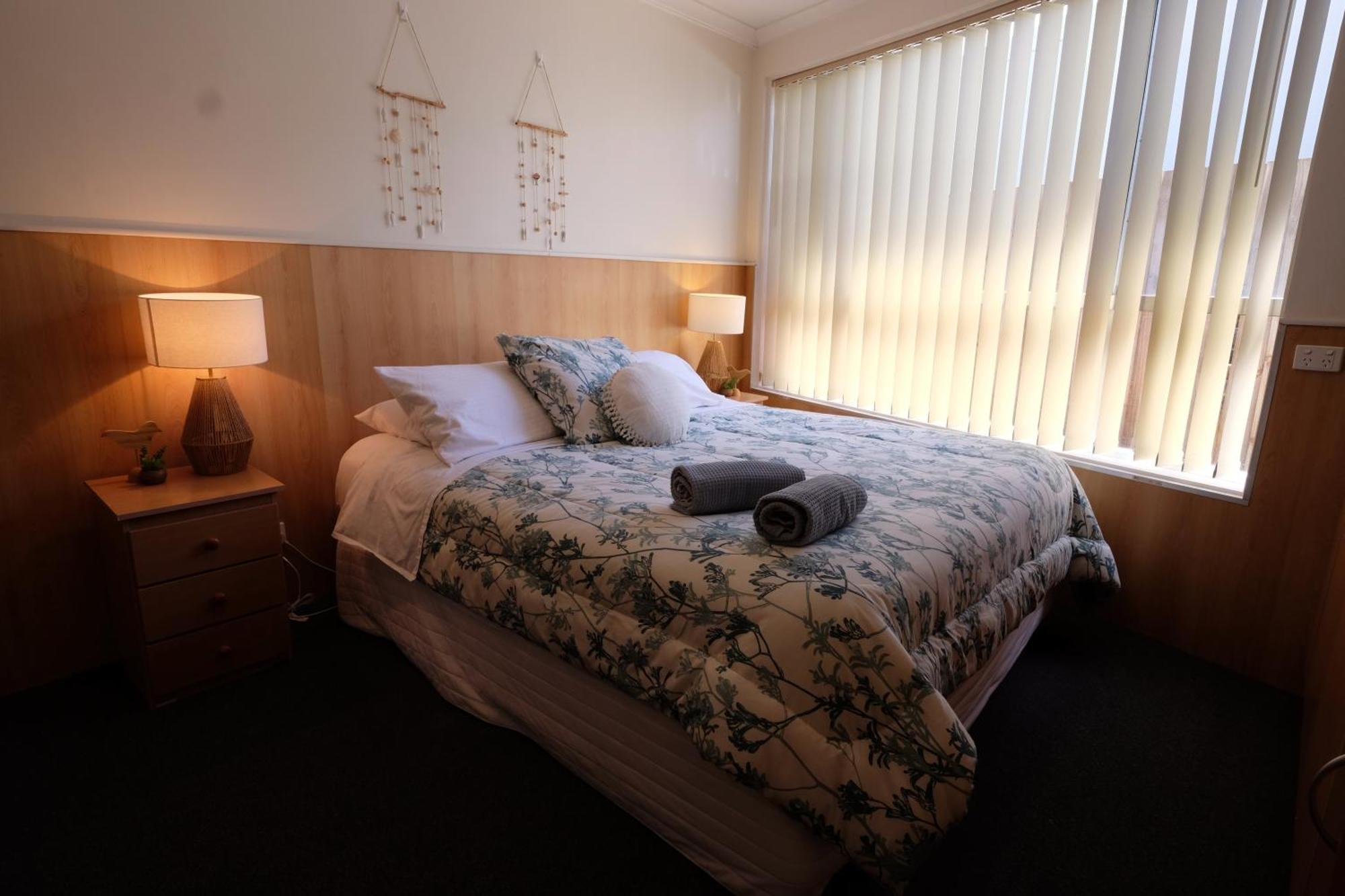 Bamboo Motor Inn Lakes Entrance Bagian luar foto