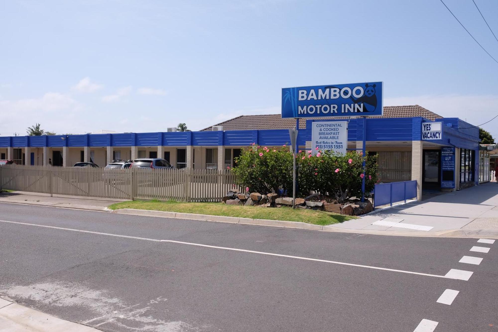 Bamboo Motor Inn Lakes Entrance Bagian luar foto