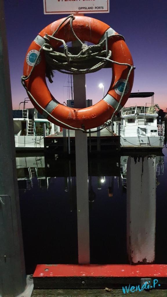 Bamboo Motor Inn Lakes Entrance Bagian luar foto
