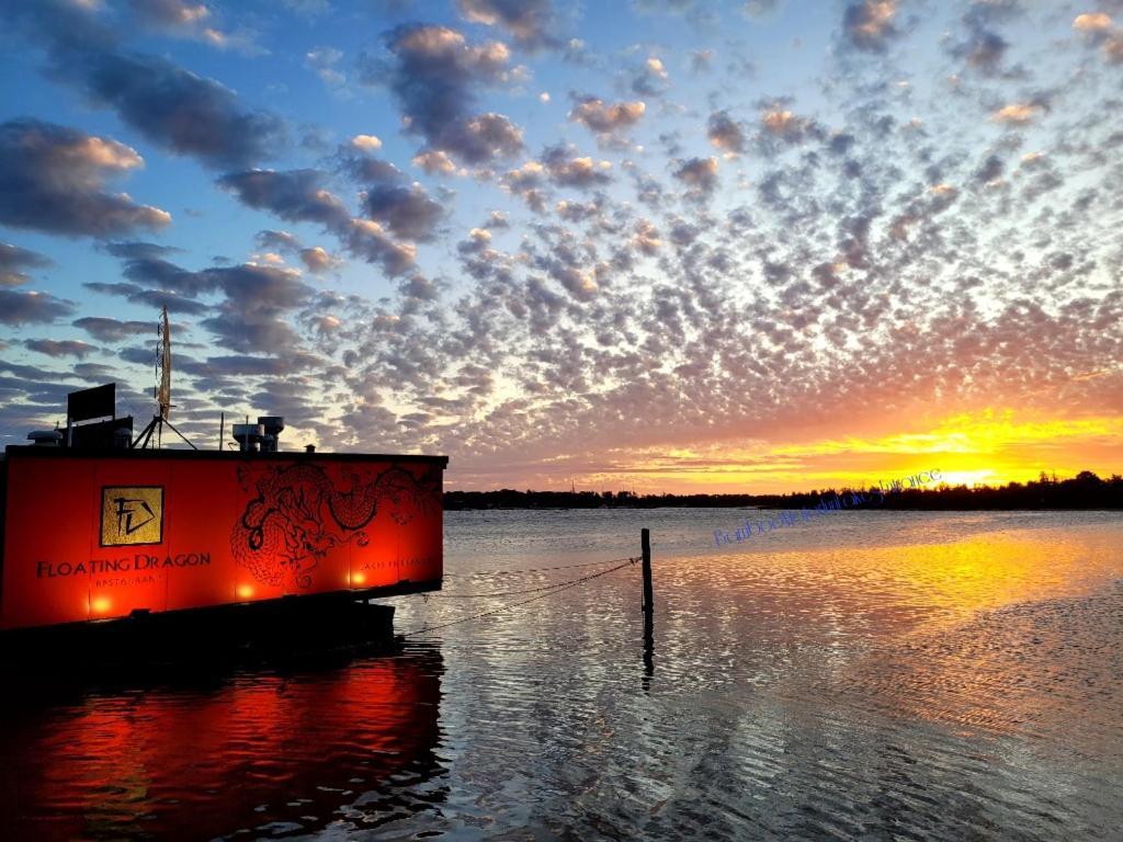 Bamboo Motor Inn Lakes Entrance Bagian luar foto