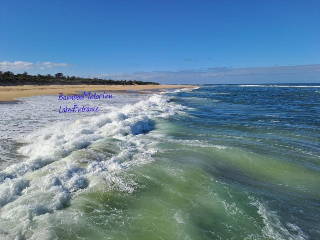 Bamboo Motor Inn Lakes Entrance Bagian luar foto