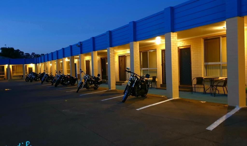 Bamboo Motor Inn Lakes Entrance Bagian luar foto