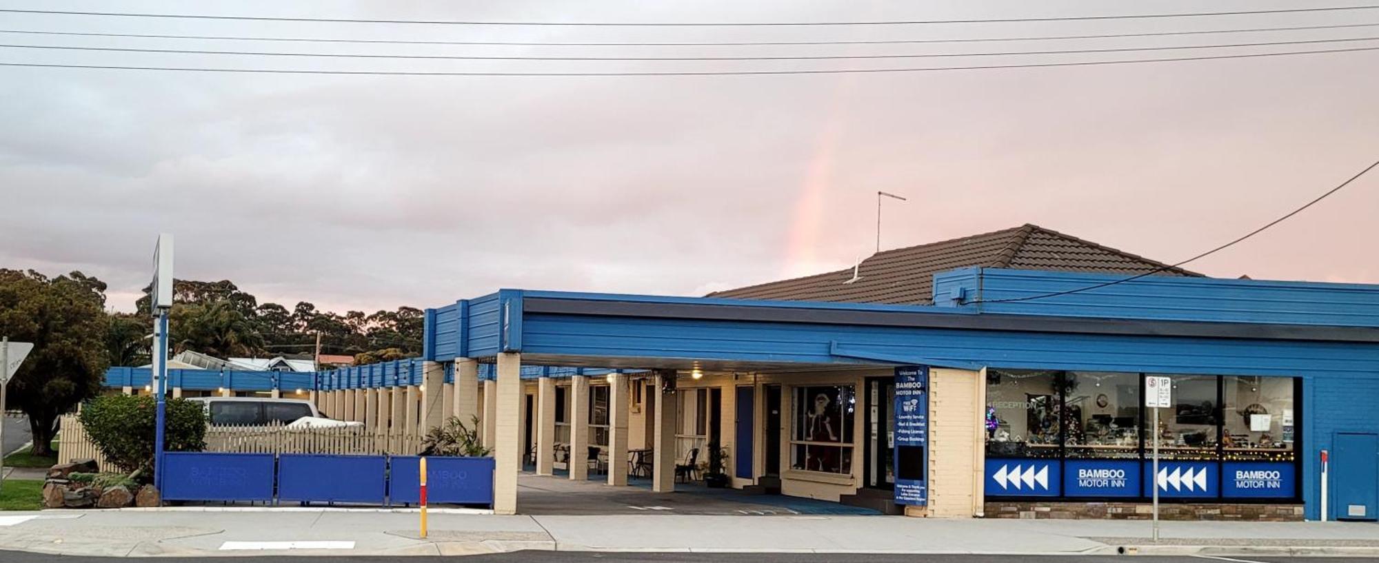 Bamboo Motor Inn Lakes Entrance Bagian luar foto