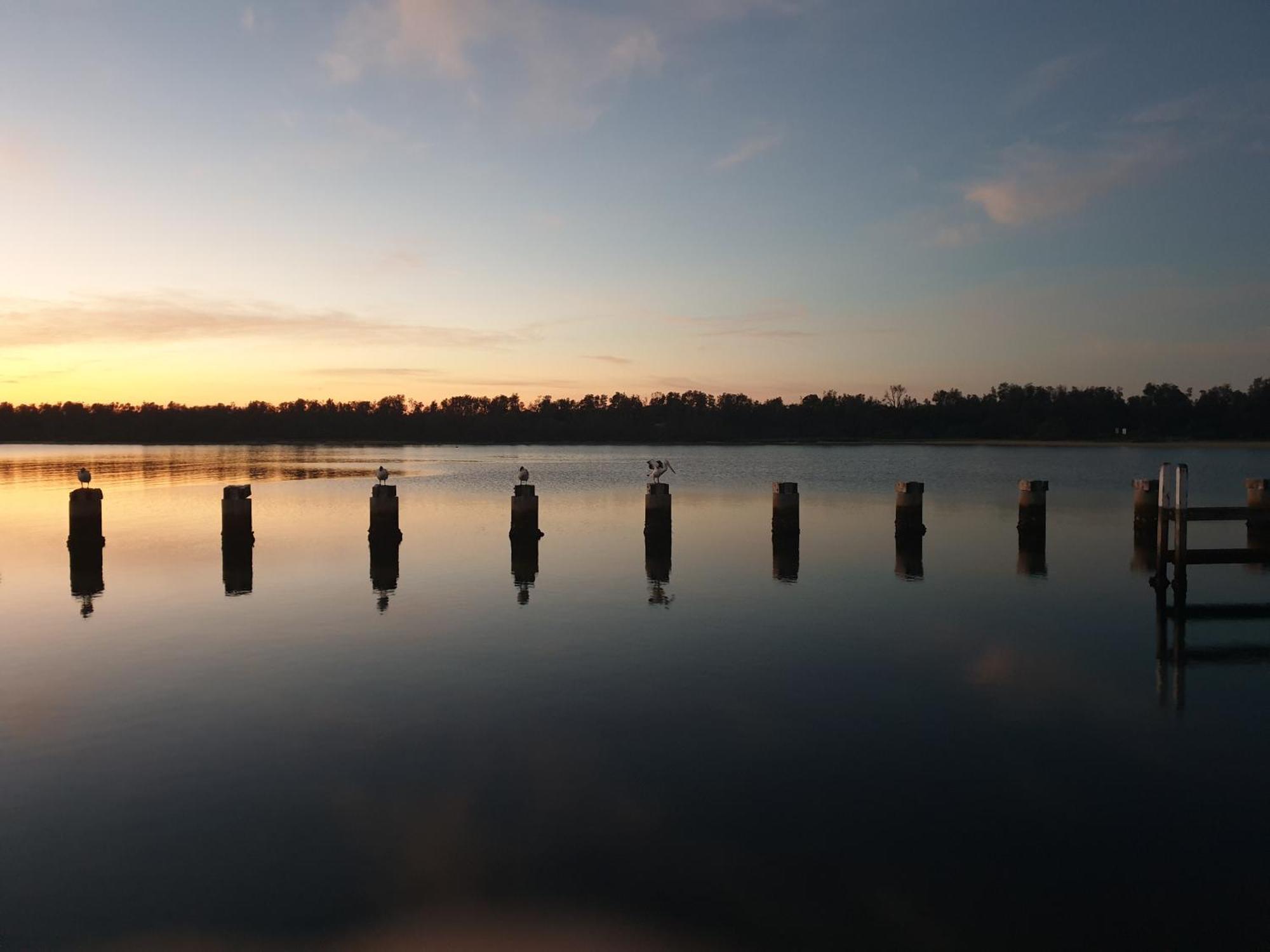 Bamboo Motor Inn Lakes Entrance Bagian luar foto