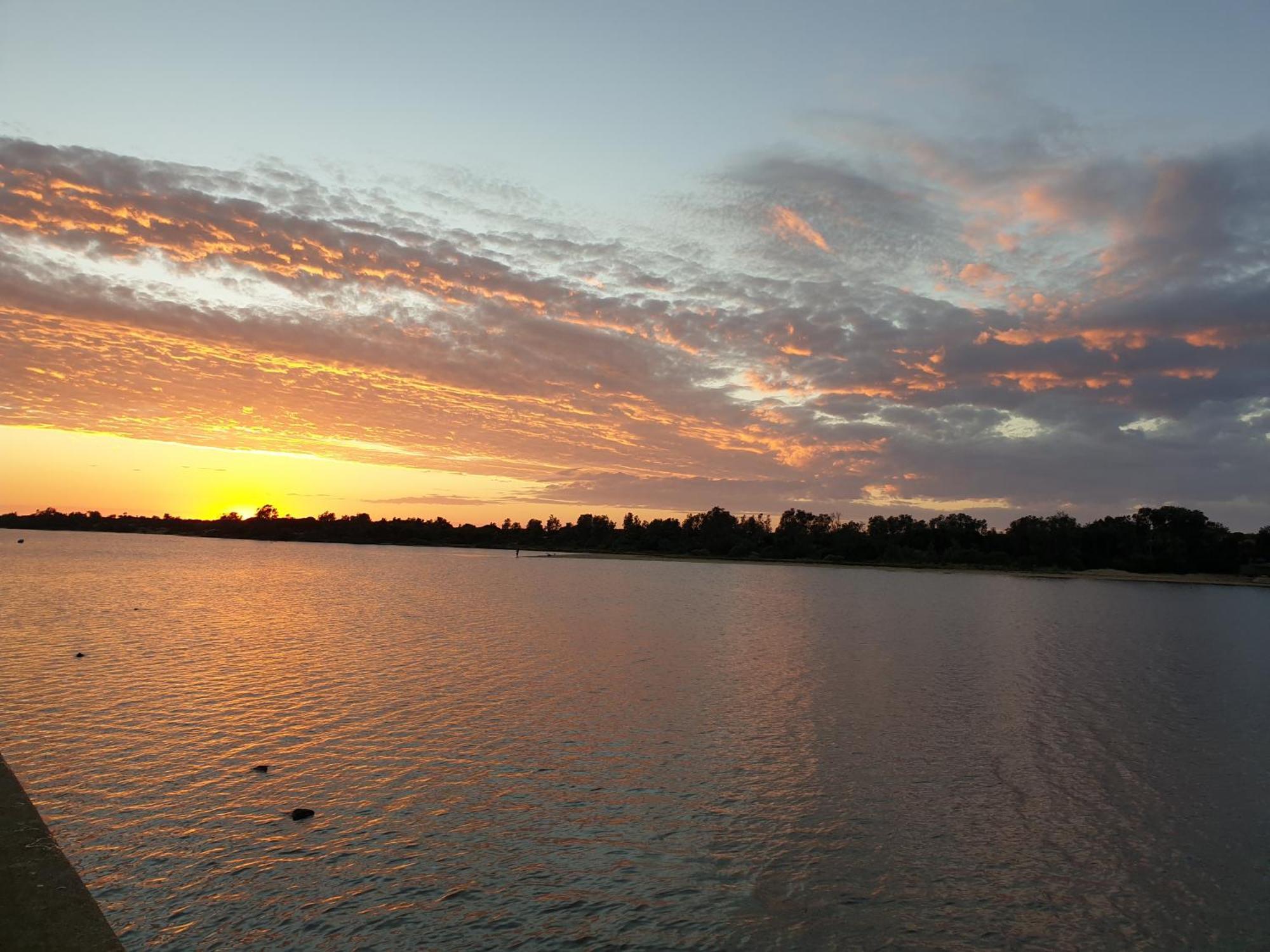 Bamboo Motor Inn Lakes Entrance Bagian luar foto