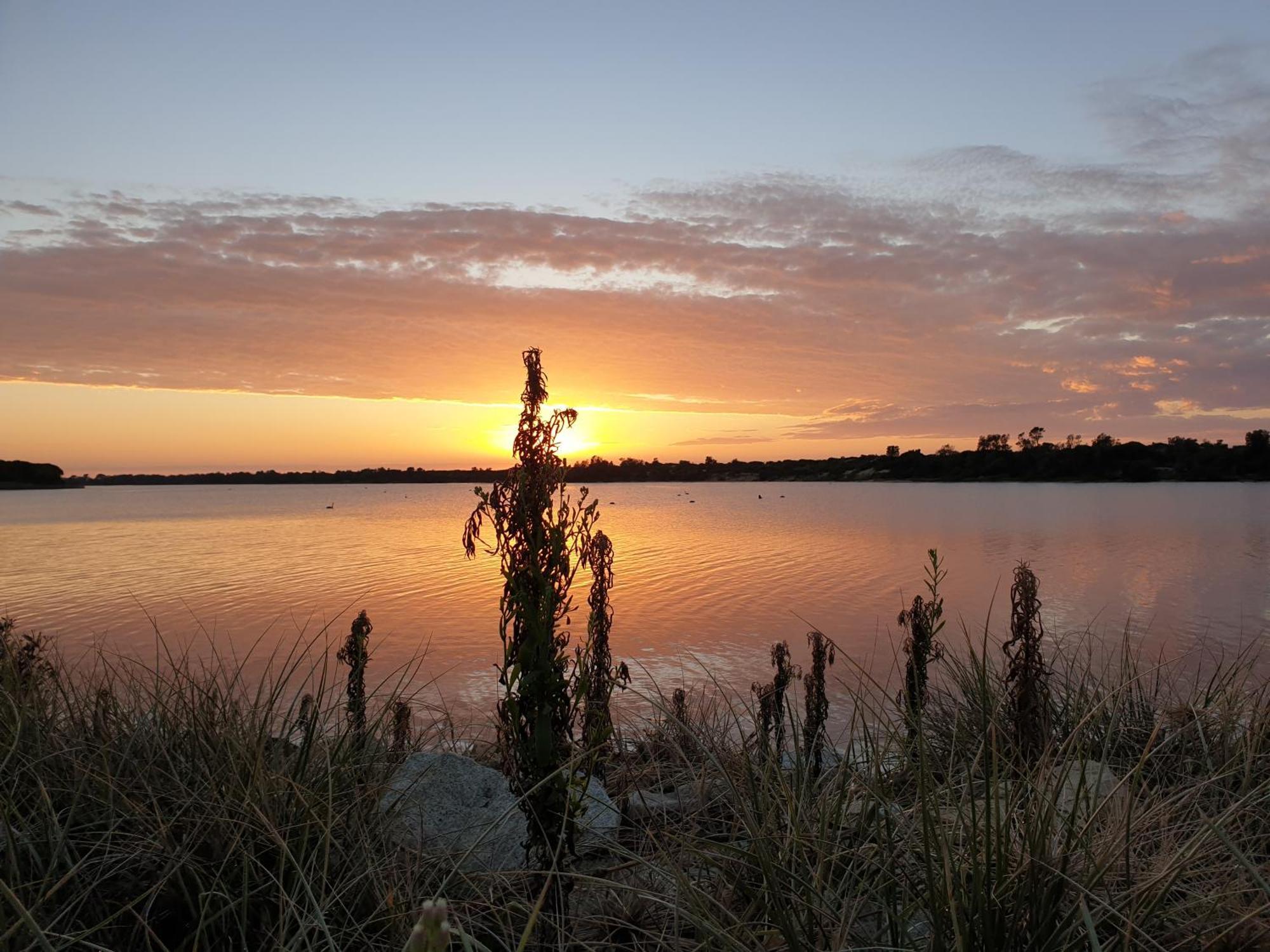 Bamboo Motor Inn Lakes Entrance Bagian luar foto