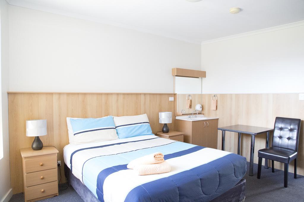 Bamboo Motor Inn Lakes Entrance Bagian luar foto