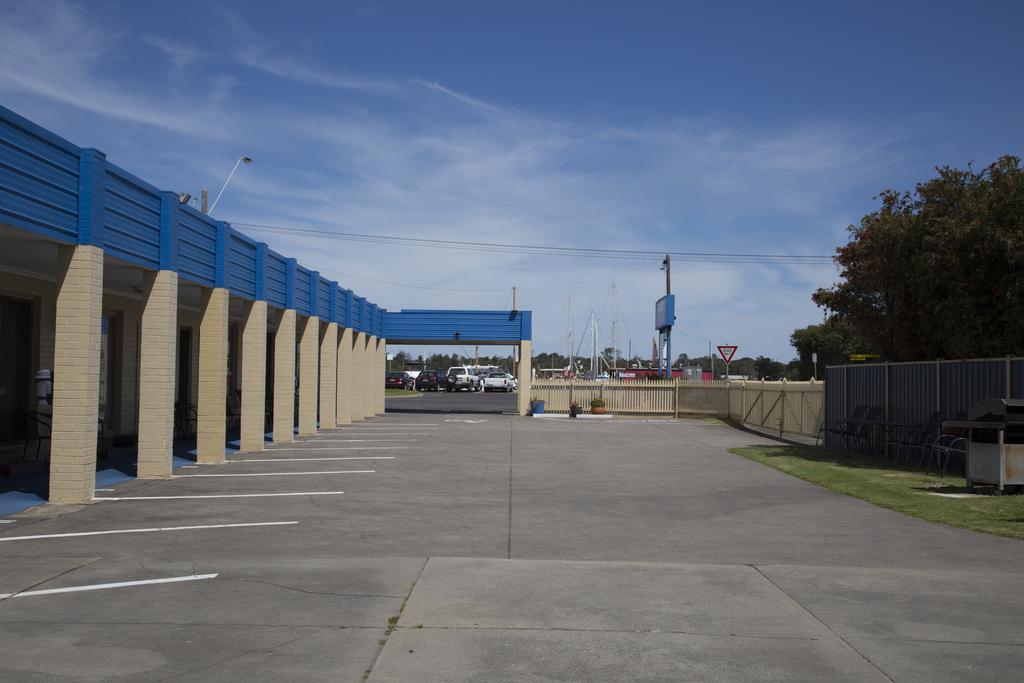 Bamboo Motor Inn Lakes Entrance Bagian luar foto