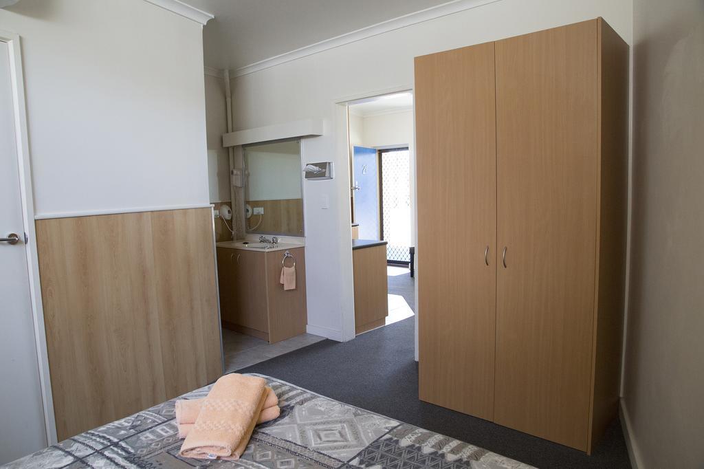 Bamboo Motor Inn Lakes Entrance Bagian luar foto