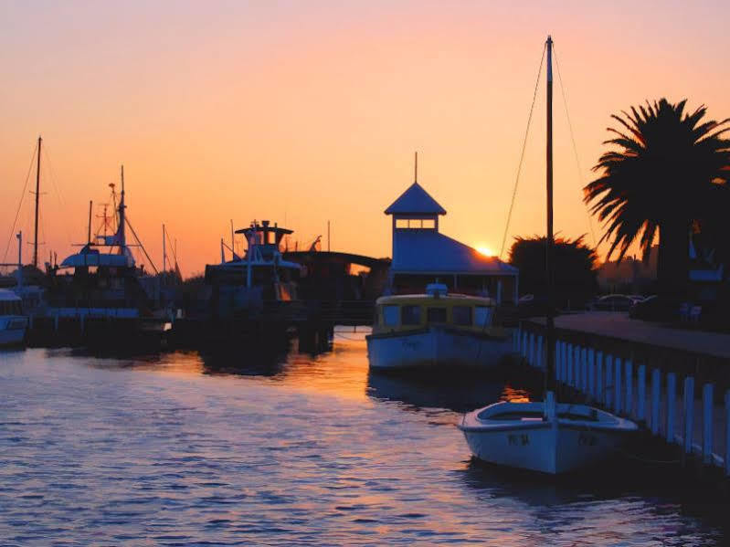 Bamboo Motor Inn Lakes Entrance Bagian luar foto