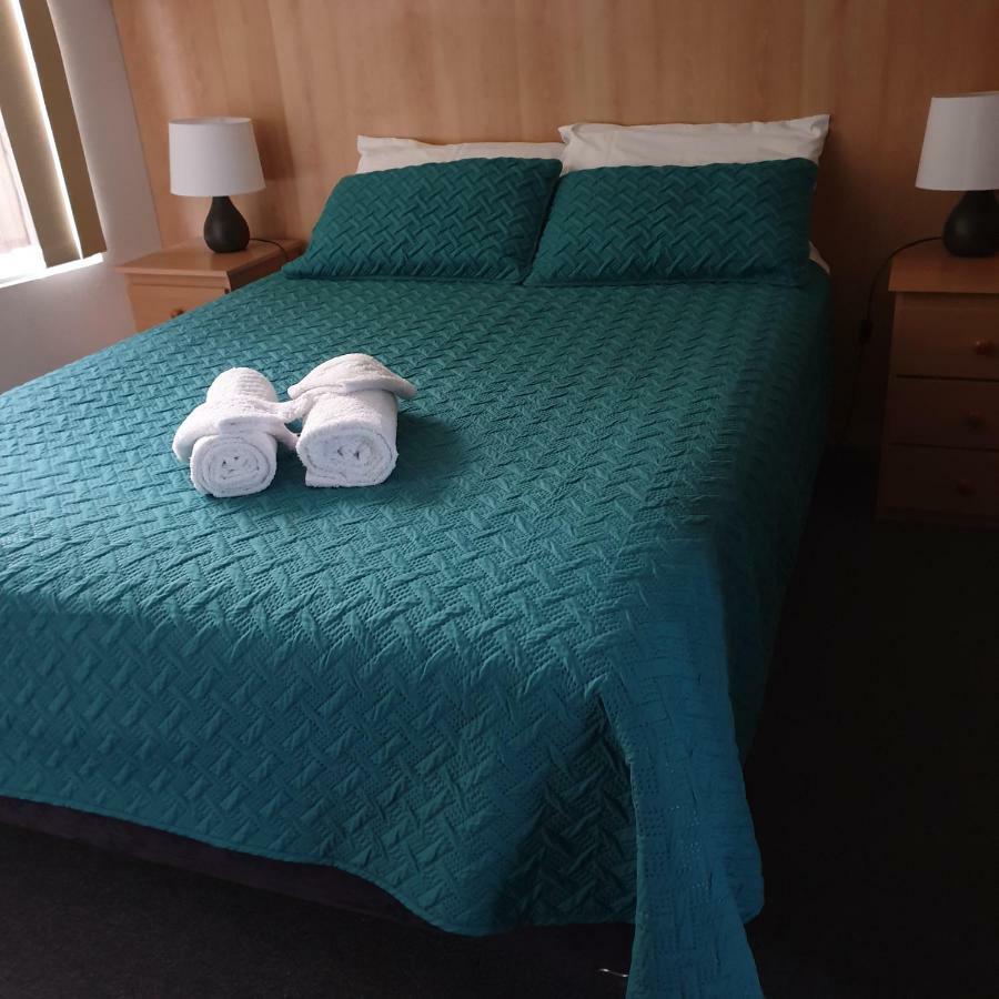 Bamboo Motor Inn Lakes Entrance Bagian luar foto